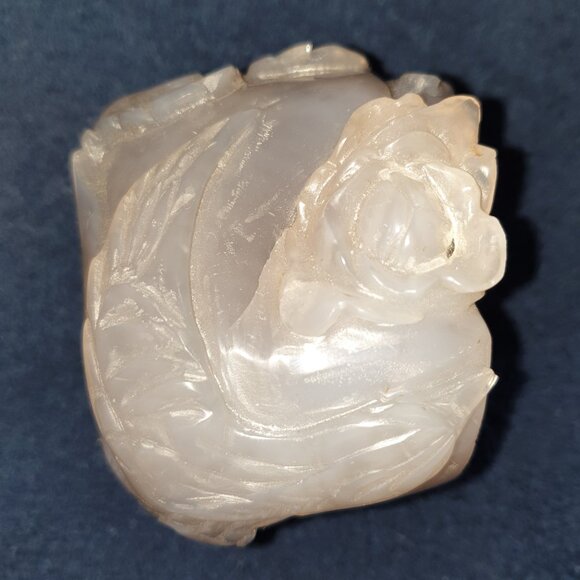 Early 20th Century Hand-Carved Natural Rose Quartz Phoenix & Peony Ornament - Picture 11 of 14